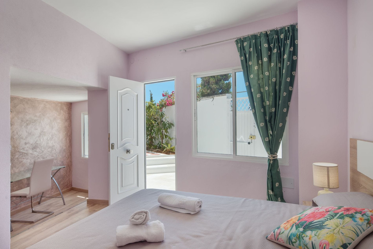 10 Bed Townhouse for sale in Hacienda Las Chapas Costa Del Sol, Málaga, Spain
