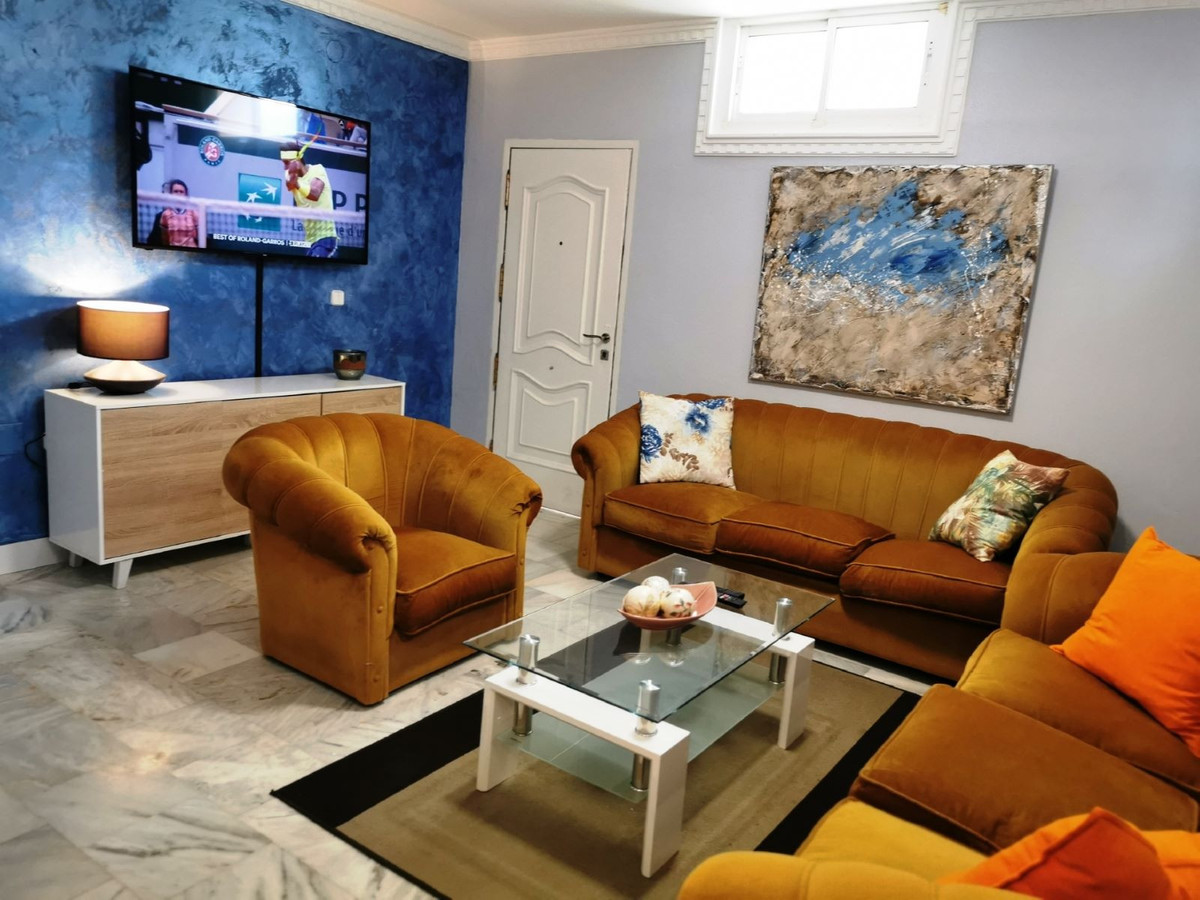 10 Bed Townhouse for sale in Hacienda Las Chapas Costa Del Sol, Málaga, Spain