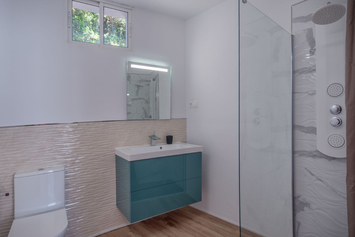 10 Bed Townhouse for sale in Hacienda Las Chapas Costa Del Sol, Málaga, Spain