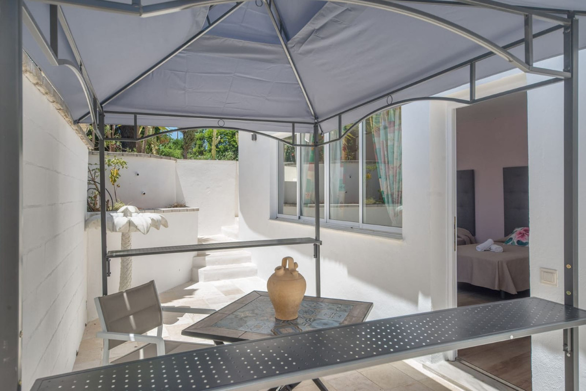 10 Bed Townhouse for sale in Hacienda Las Chapas Costa Del Sol, Málaga, Spain