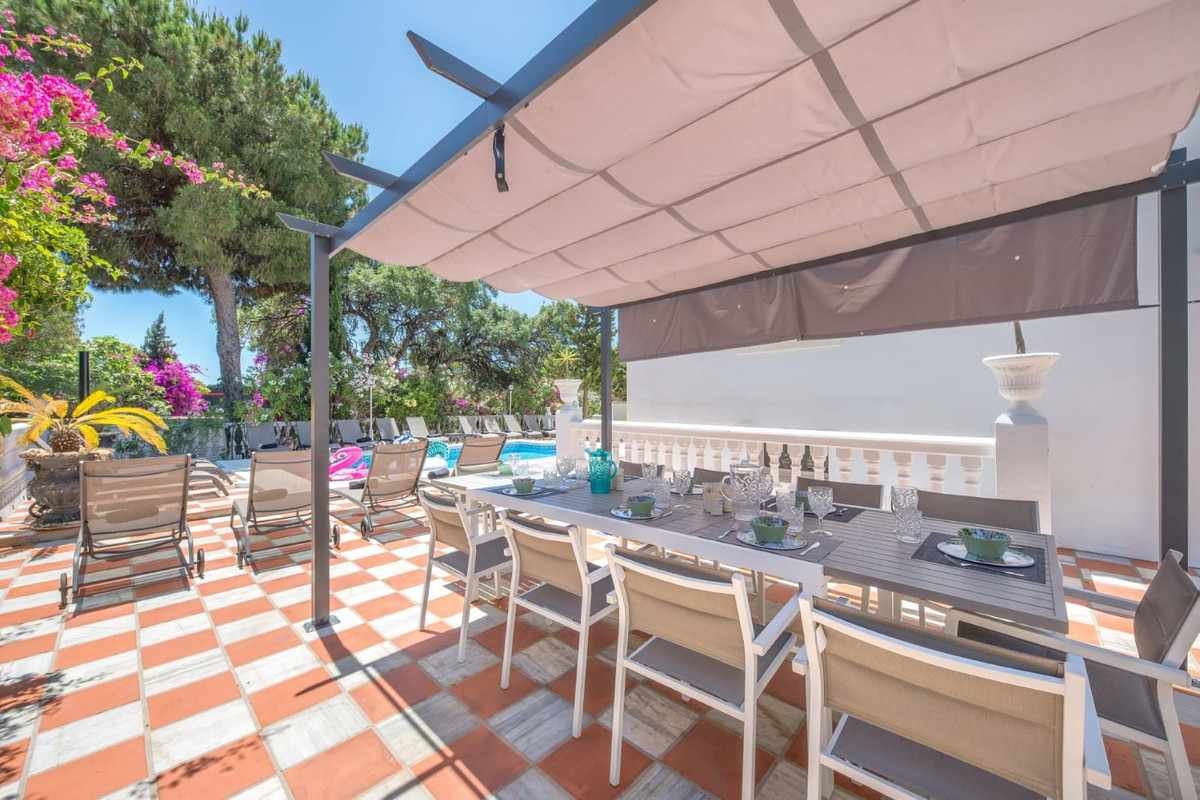 10 Bed Townhouse for sale in Hacienda Las Chapas Costa Del Sol, Málaga, Spain