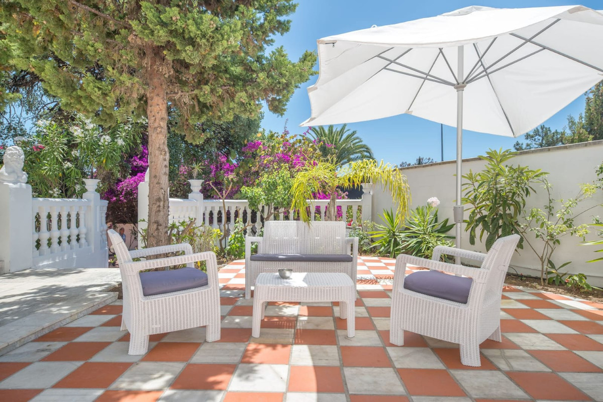 10 Bed Townhouse for sale in Hacienda Las Chapas Costa Del Sol, Málaga, Spain