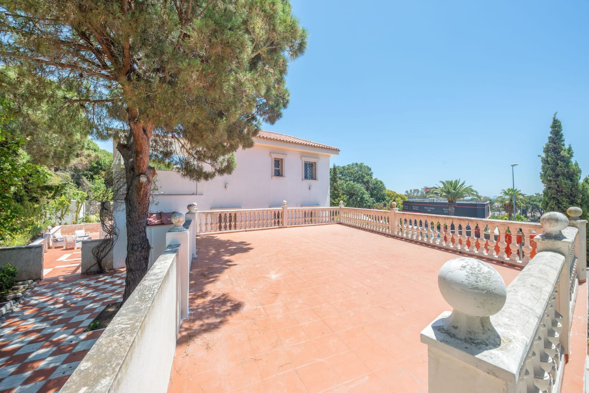 10 Bed Townhouse for sale in Hacienda Las Chapas Costa Del Sol, Málaga, Spain