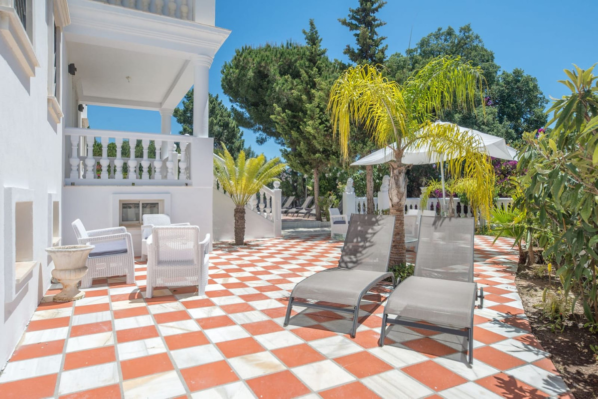 10 Bed Townhouse for sale in Hacienda Las Chapas Costa Del Sol, Málaga, Spain