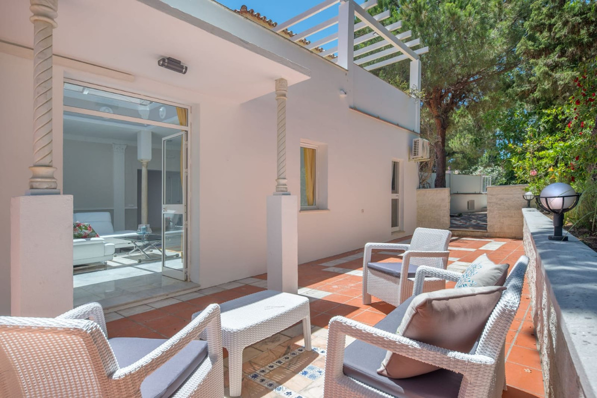 10 Bed Townhouse for sale in Hacienda Las Chapas Costa Del Sol, Málaga, Spain