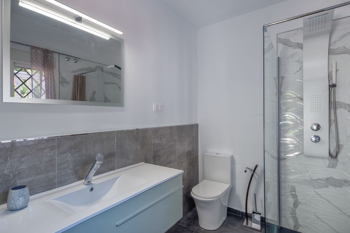 10 Bed Townhouse for sale in Hacienda Las Chapas Costa Del Sol, Málaga, Spain