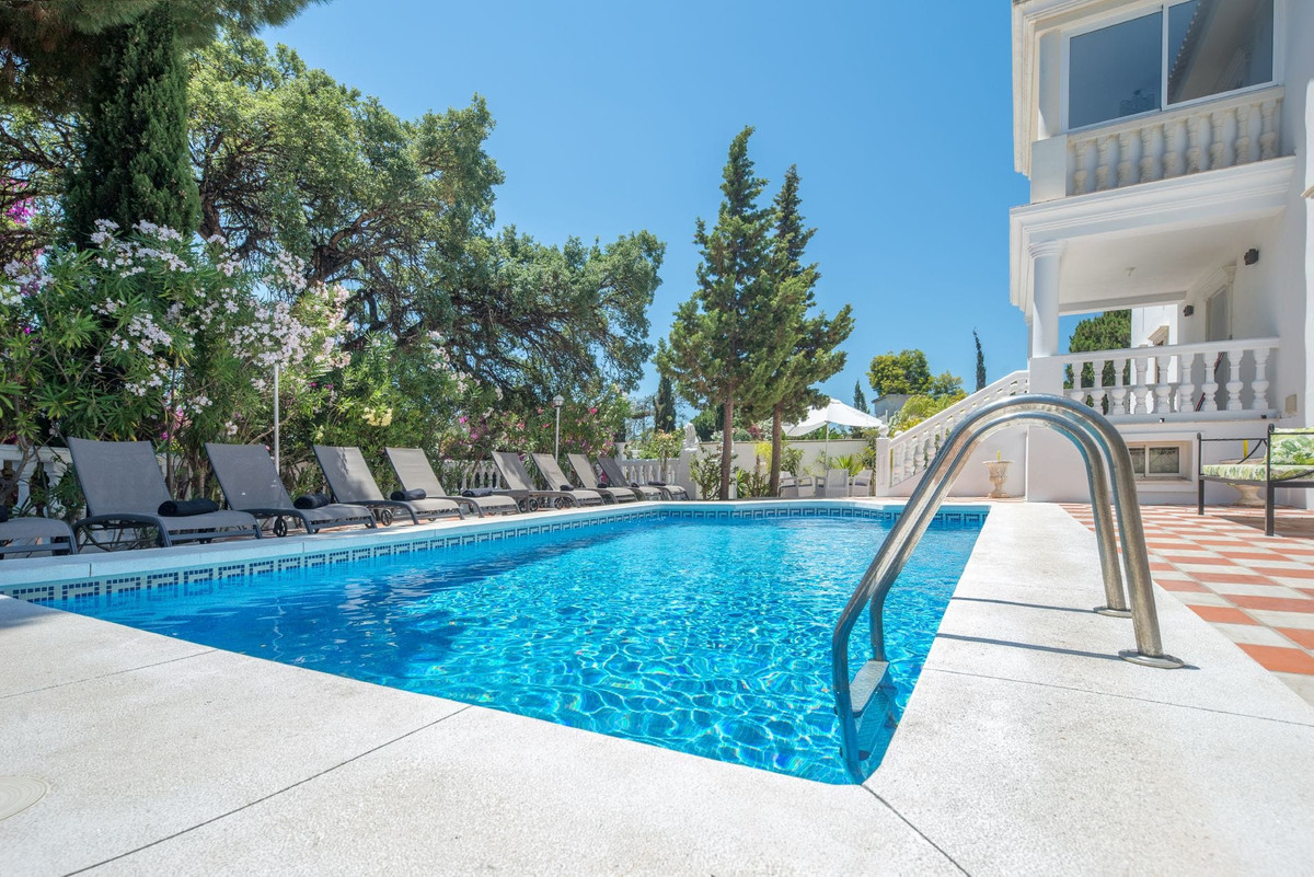 10 Bed Townhouse for sale in Hacienda Las Chapas Costa Del Sol, Málaga, Spain