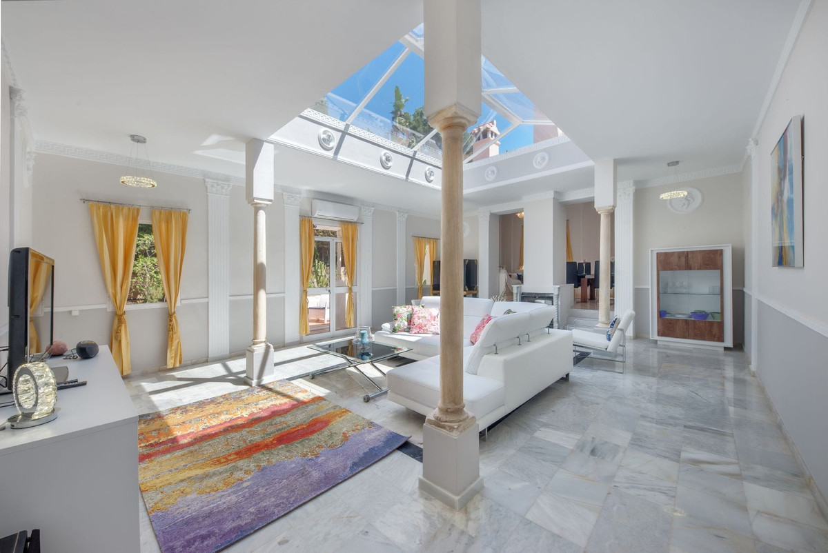 10 Bed Townhouse for sale in Hacienda Las Chapas Costa Del Sol, Málaga, Spain