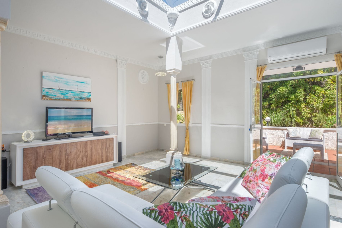 10 Bed Townhouse for sale in Hacienda Las Chapas Costa Del Sol, Málaga, Spain