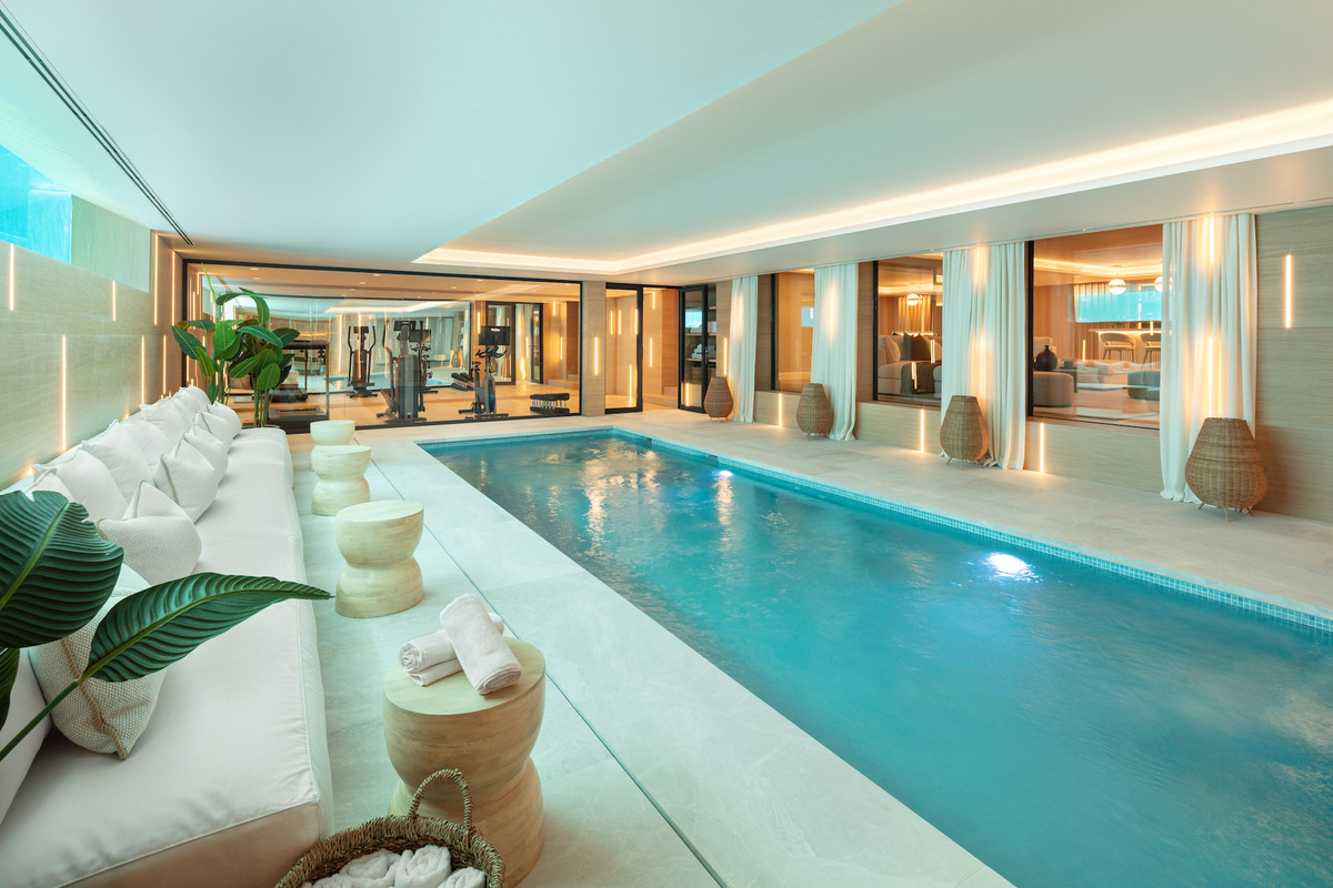 Se vende Villa - Chalet de 6 dormitorios en Costa Del Sol, Málaga, España