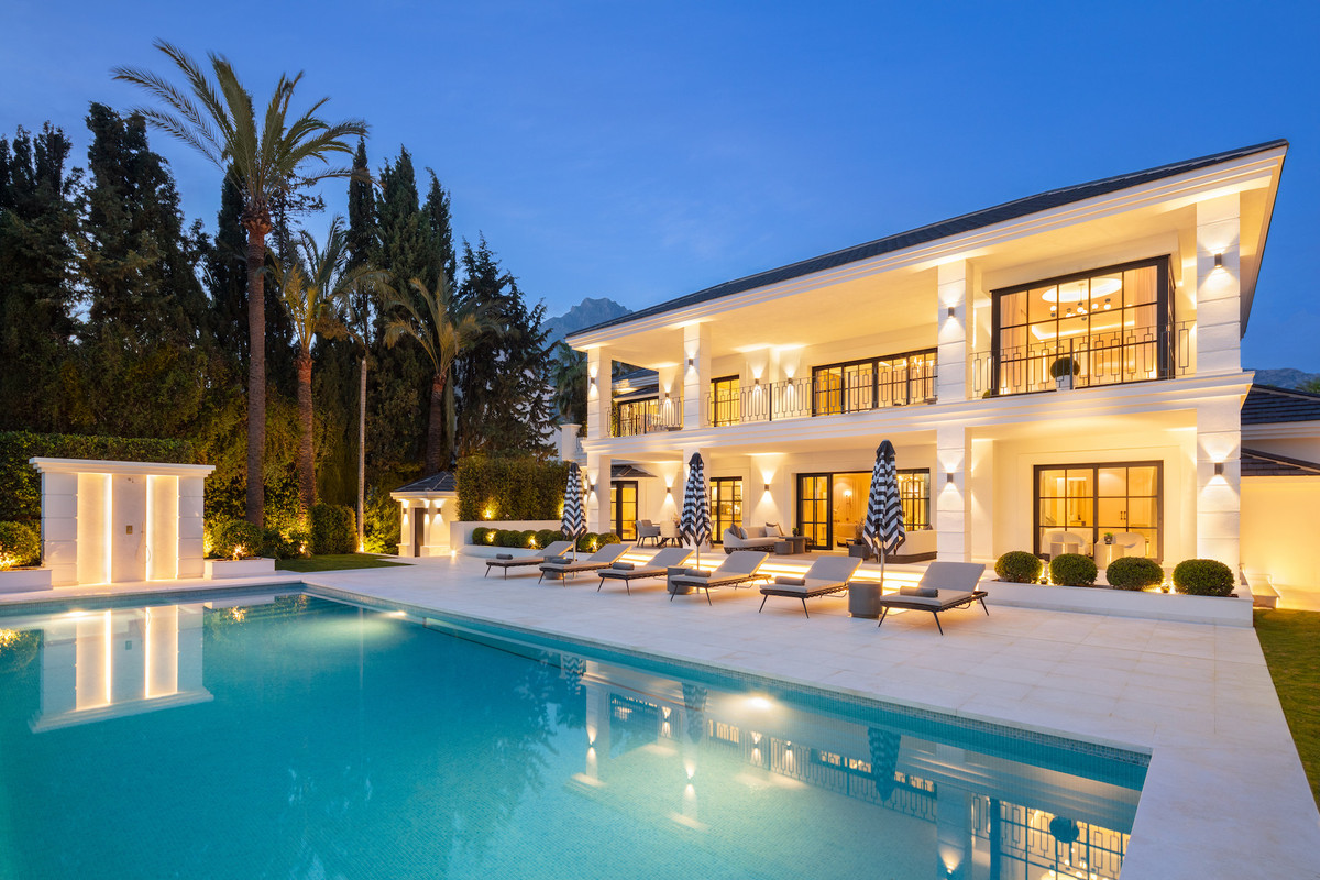 Se vende Villa - Chalet de 6 dormitorios en Costa Del Sol, Málaga, España