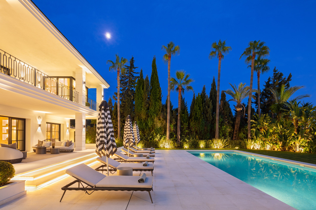 Se vende Villa - Chalet de 6 dormitorios en Costa Del Sol, Málaga, España