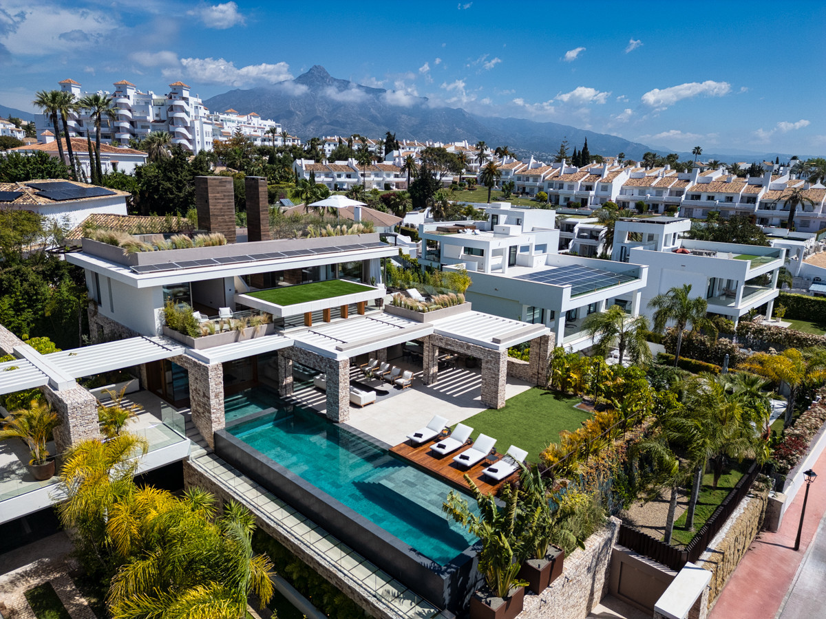 Se vende Villa - Chalet de 5 dormitorios en Costa Del Sol, Málaga, España