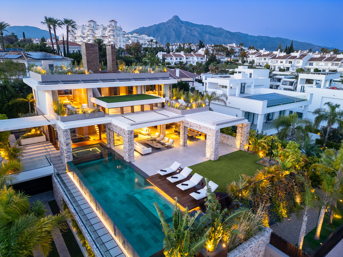 Se vende Villa - Chalet de 5 dormitorios en Costa Del Sol, Málaga, España