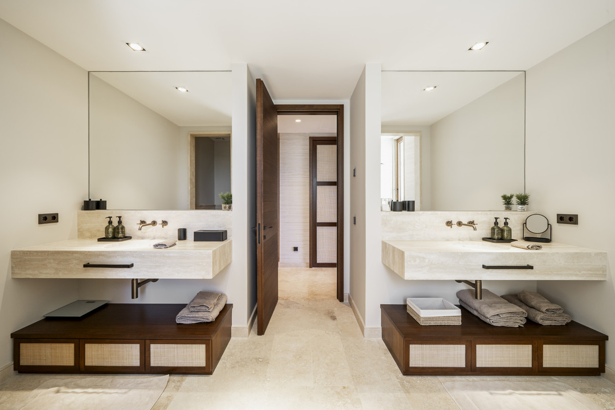 3 Bed Apartment for sale in Casares Costa Del Sol, Málaga, Spain