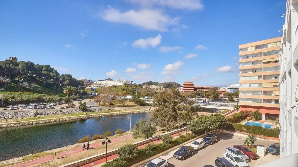 3 Bed Apartment for sale in Fuengirola Costa Del Sol, Málaga, Spain