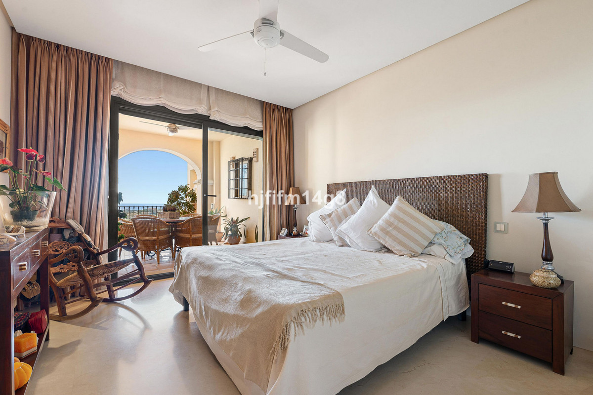 2 Bed Apartment for sale in Benahavís Costa Del Sol, Málaga, Spain