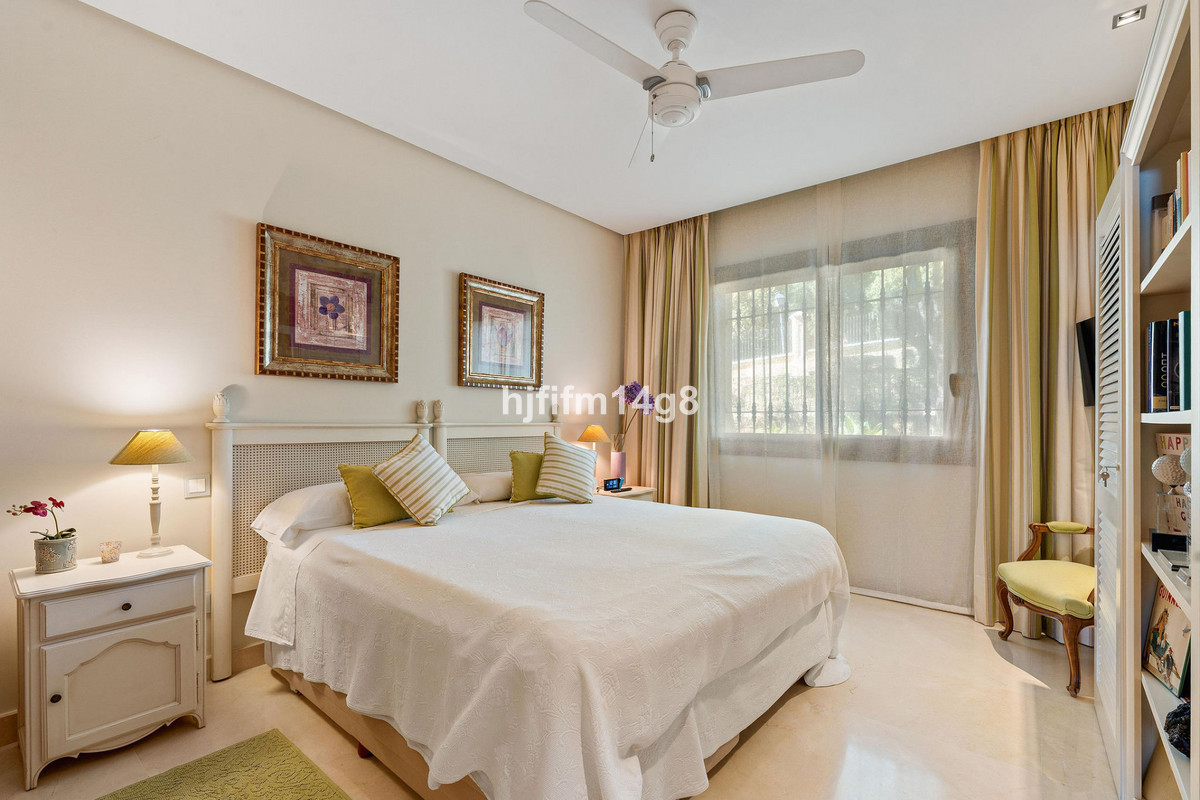 2 Bed Apartment for sale in Benahavís Costa Del Sol, Málaga, Spain