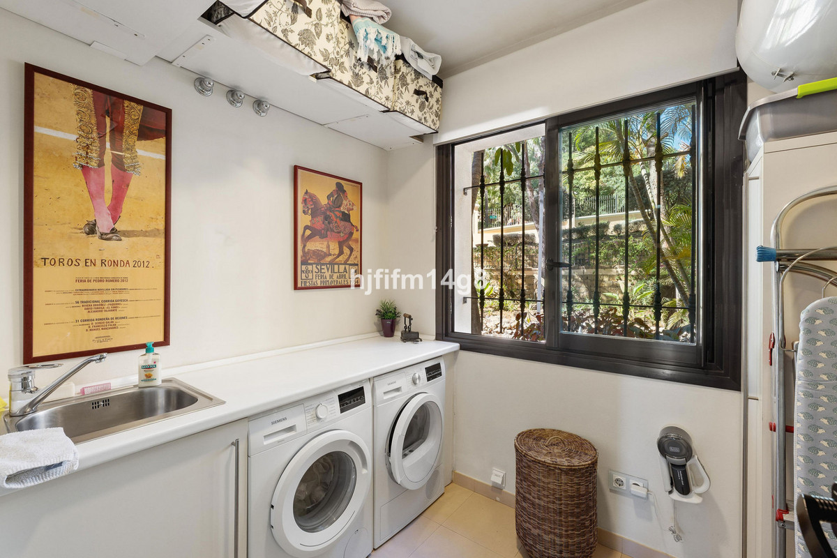 2 Bed Apartment for sale in Benahavís Costa Del Sol, Málaga, Spain