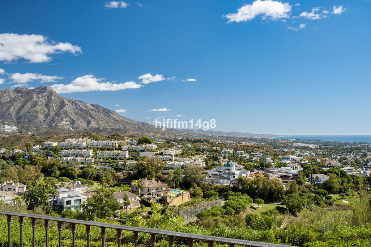 2 Bed Apartment for sale in Benahavís Costa Del Sol, Málaga, Spain