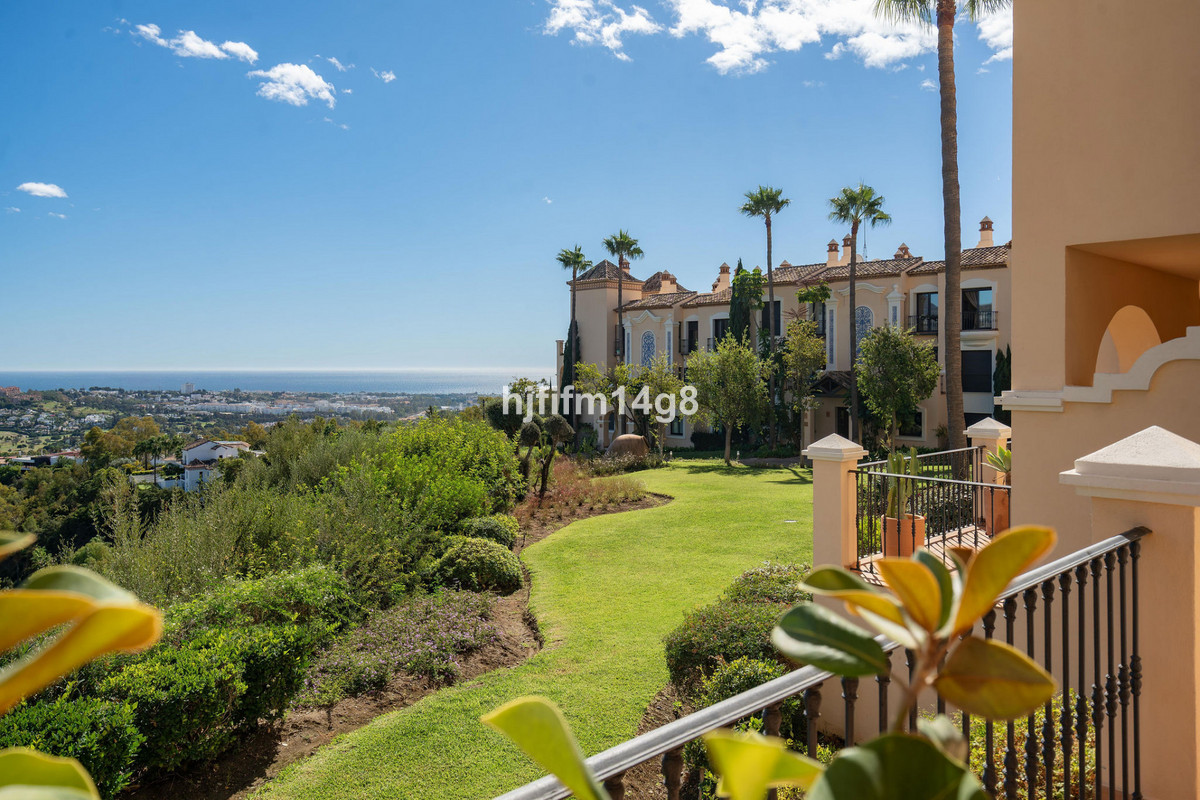 2 Bed Apartment for sale in Benahavís Costa Del Sol, Málaga, Spain