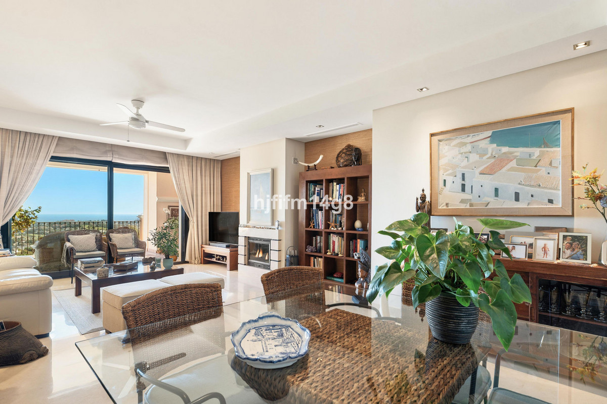 2 Bed Apartment for sale in Benahavís Costa Del Sol, Málaga, Spain