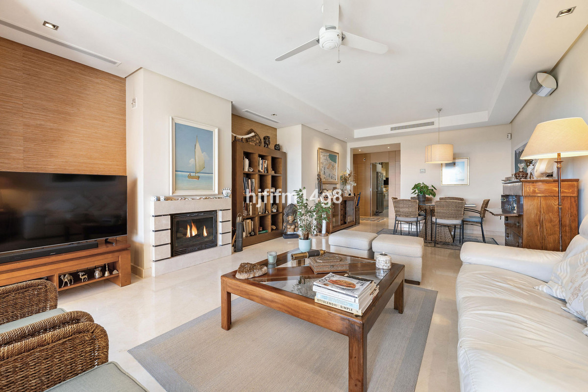 2 Bed Apartment for sale in Benahavís Costa Del Sol, Málaga, Spain