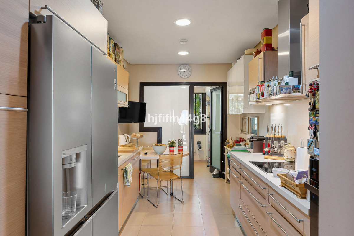 2 Bed Apartment for sale in Benahavís Costa Del Sol, Málaga, Spain