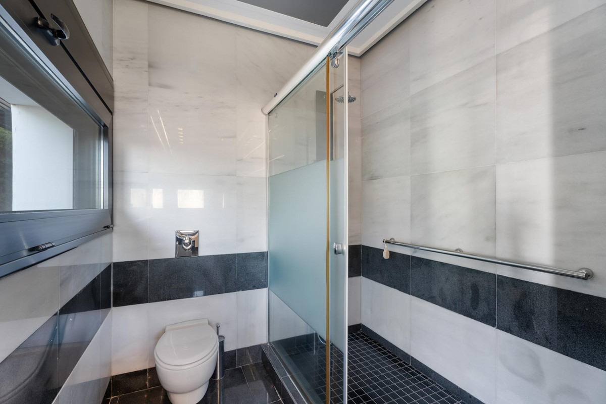 Se vende Villa - Chalet de 5 dormitorios en Costa Del Sol, Málaga, España