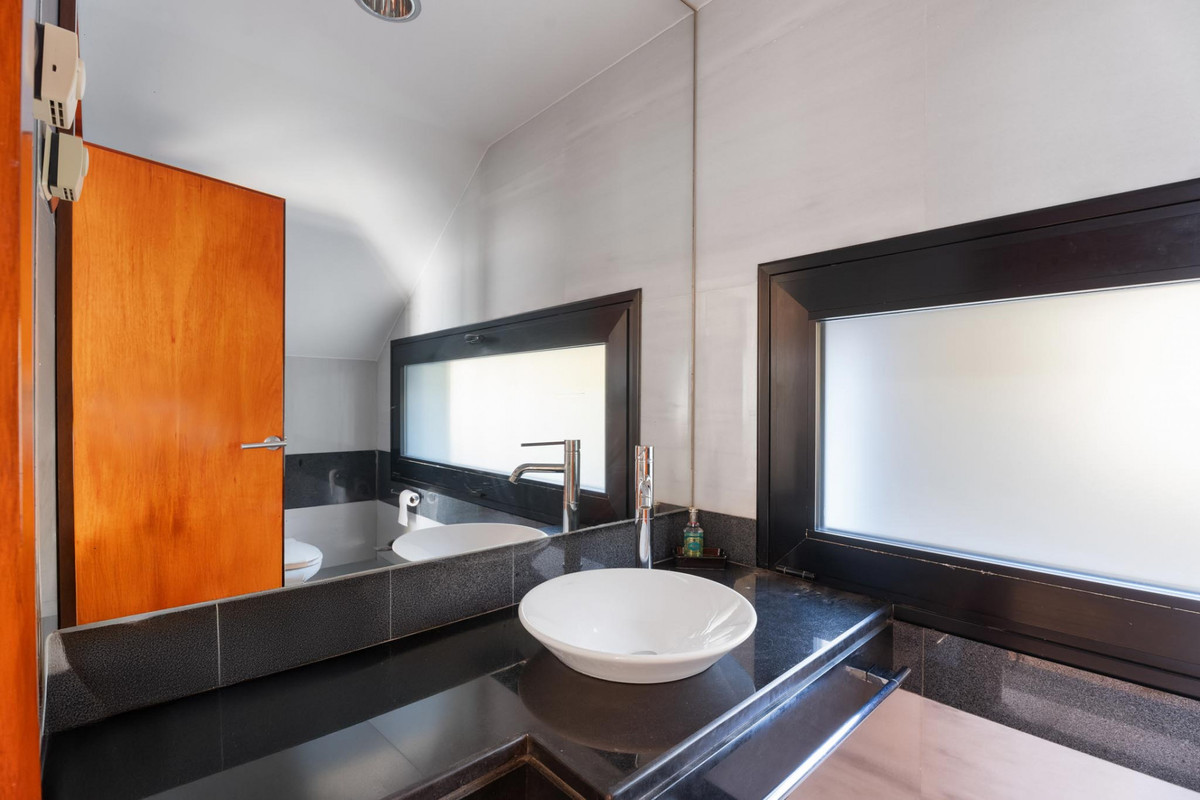 Se vende Villa - Chalet de 5 dormitorios en Costa Del Sol, Málaga, España