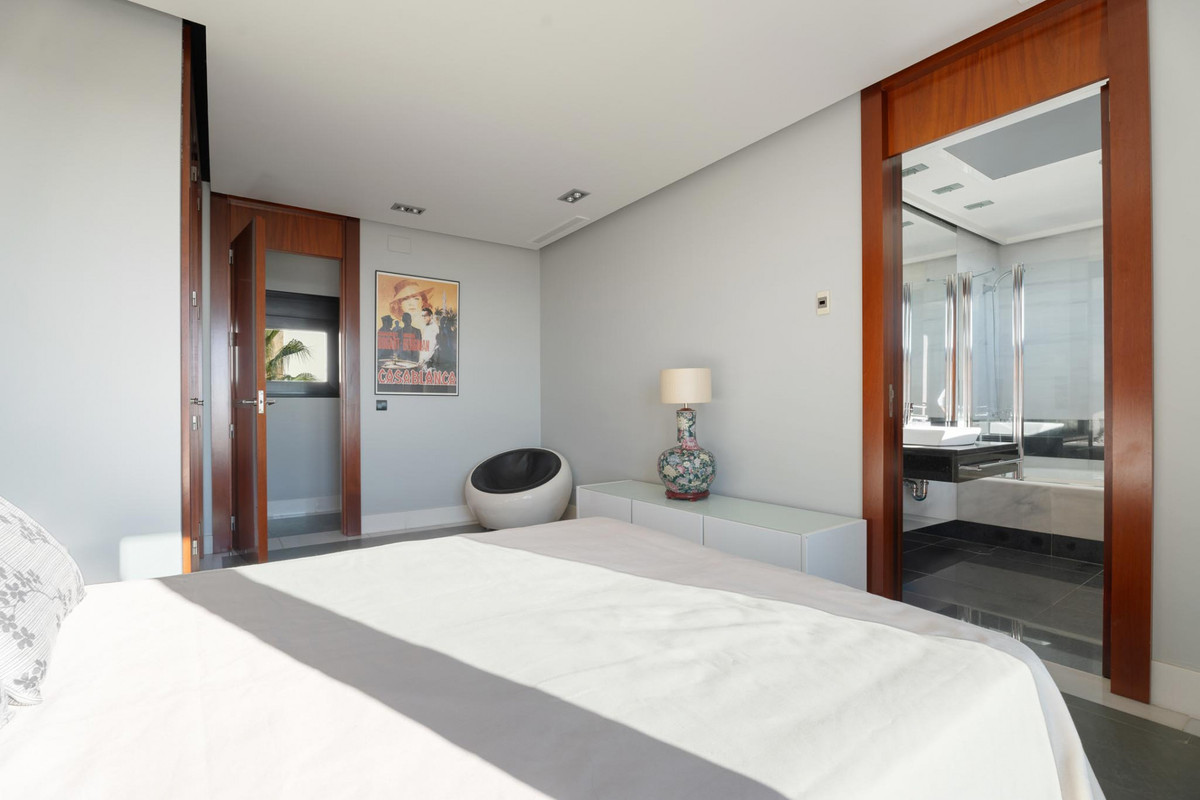 Se vende Villa - Chalet de 5 dormitorios en Costa Del Sol, Málaga, España