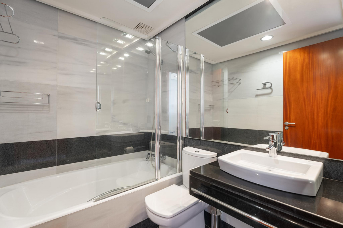 Se vende Villa - Chalet de 5 dormitorios en Costa Del Sol, Málaga, España