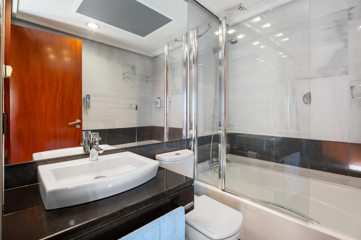 Se vende Villa - Chalet de 5 dormitorios en Costa Del Sol, Málaga, España