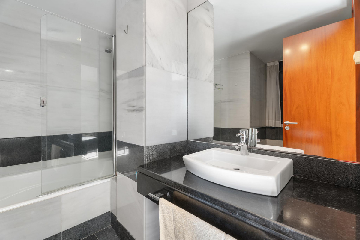 Se vende Villa - Chalet de 5 dormitorios en Costa Del Sol, Málaga, España
