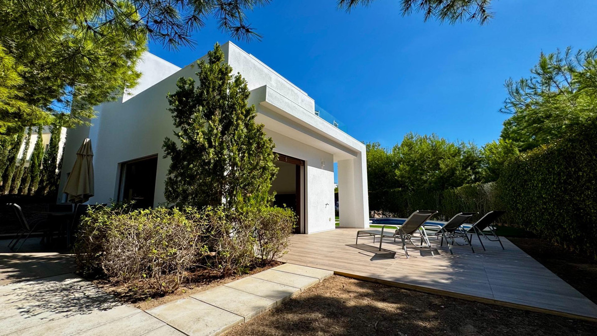 Se vende Villa - Chalet de 3 dormitorios en Costa Blanca, Alicante, España