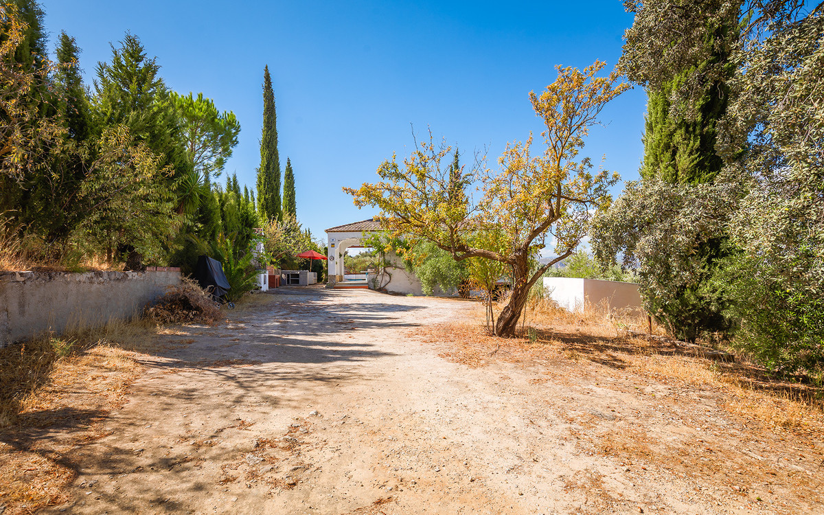 4 Bed Townhouse for sale in Ronda Costa Del Sol, Málaga, Spain