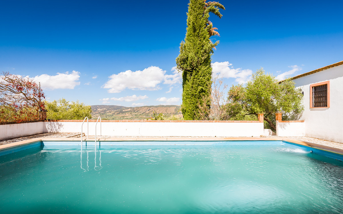 4 Bed Townhouse for sale in Ronda Costa Del Sol, Málaga, Spain