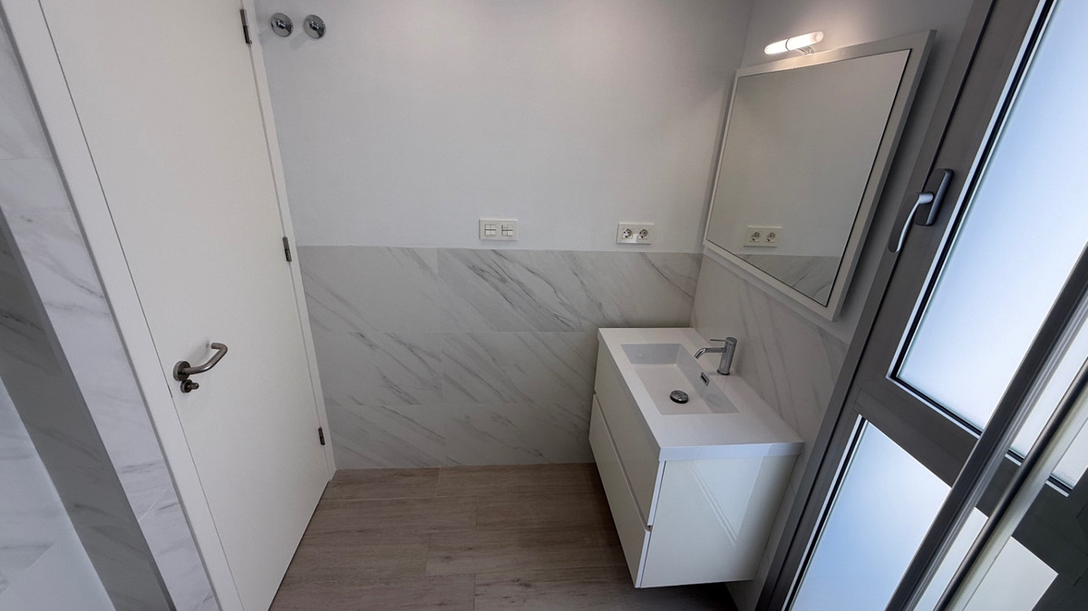 Se vende Villa - Chalet de 5 dormitorios en Costa Blanca, Alicante, España
