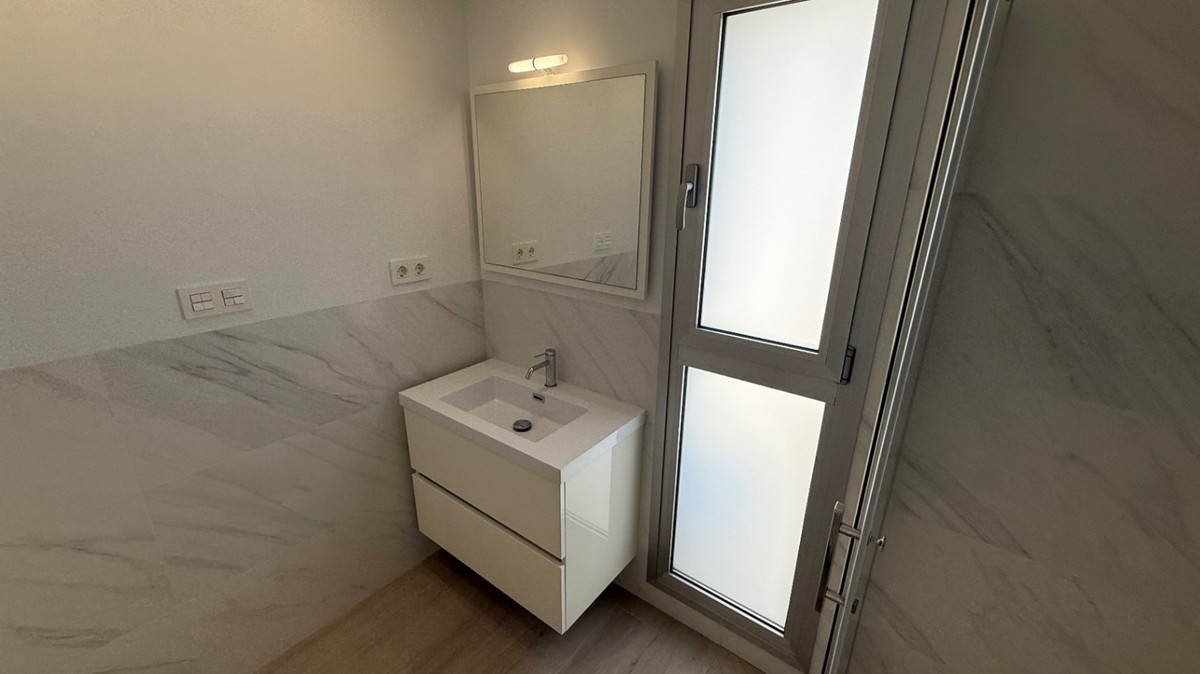 Se vende Villa - Chalet de 5 dormitorios en Costa Blanca, Alicante, España