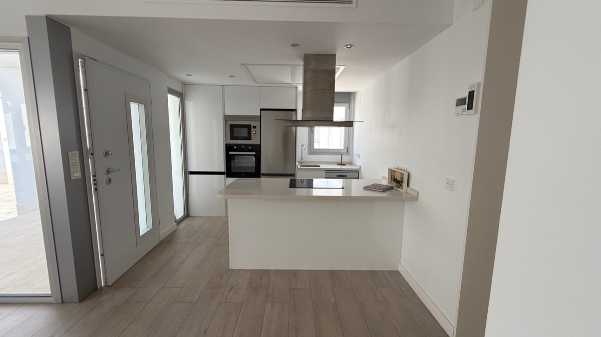Se vende Villa - Chalet de 5 dormitorios en Costa Blanca, Alicante, España
