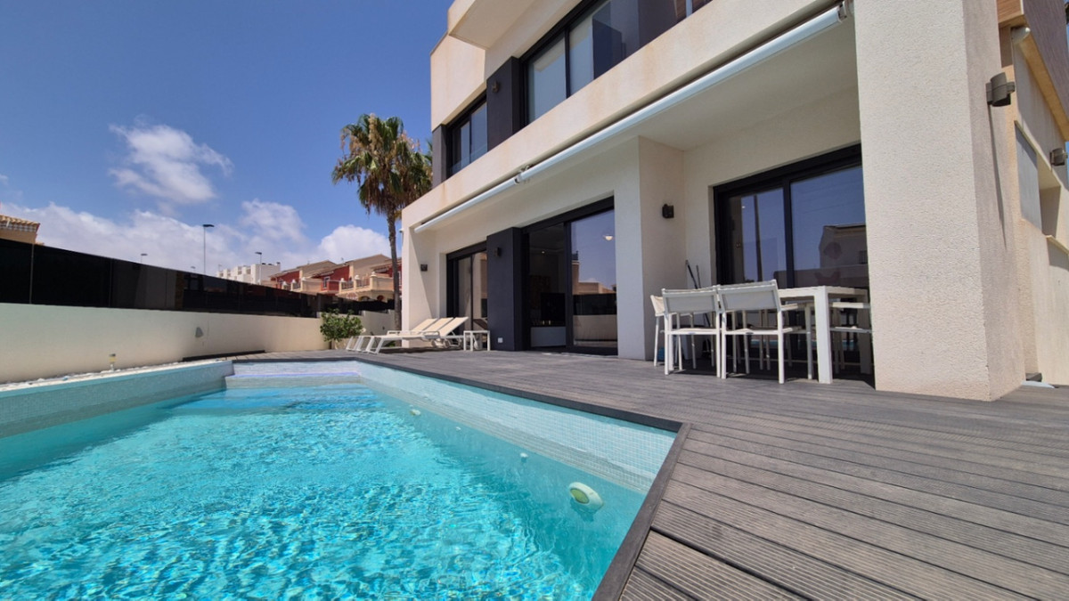 4 Bed Townhouse for sale in Torrevieja Costa Blanca, Alicante, Spain