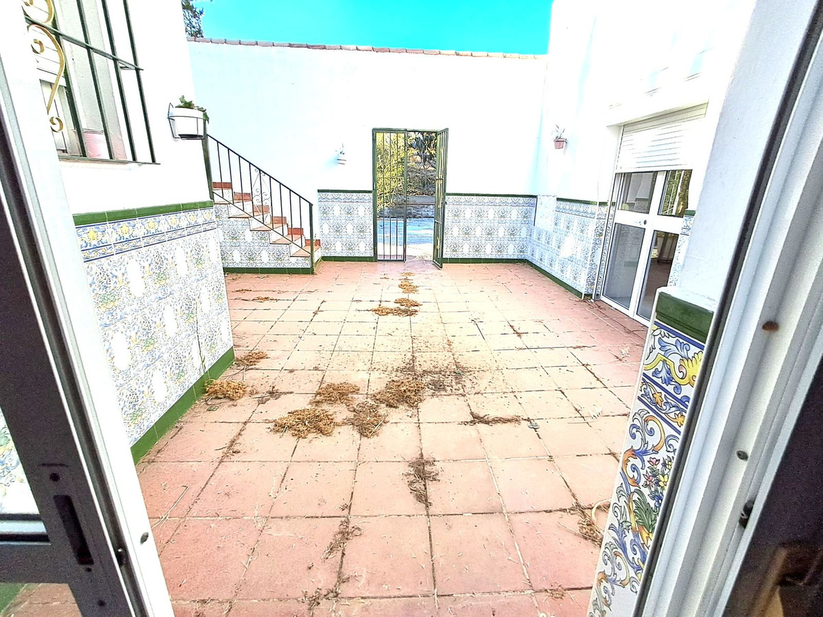 5 Bed Townhouse for sale in Estepona Costa Del Sol, Málaga, Spain