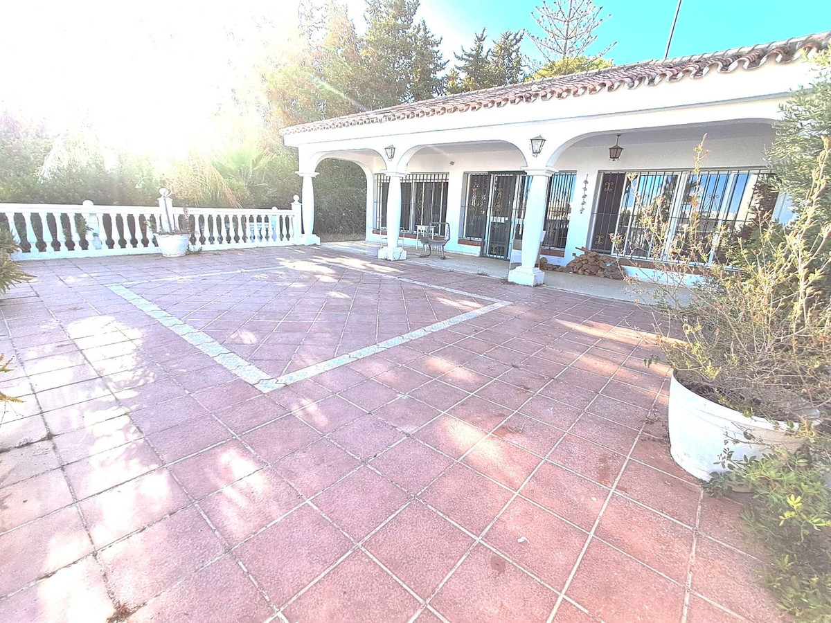 5 Bed Townhouse for sale in Estepona Costa Del Sol, Málaga, Spain