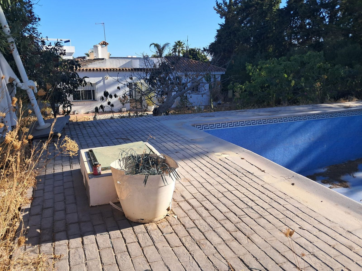 5 Bed Townhouse for sale in Estepona Costa Del Sol, Málaga, Spain