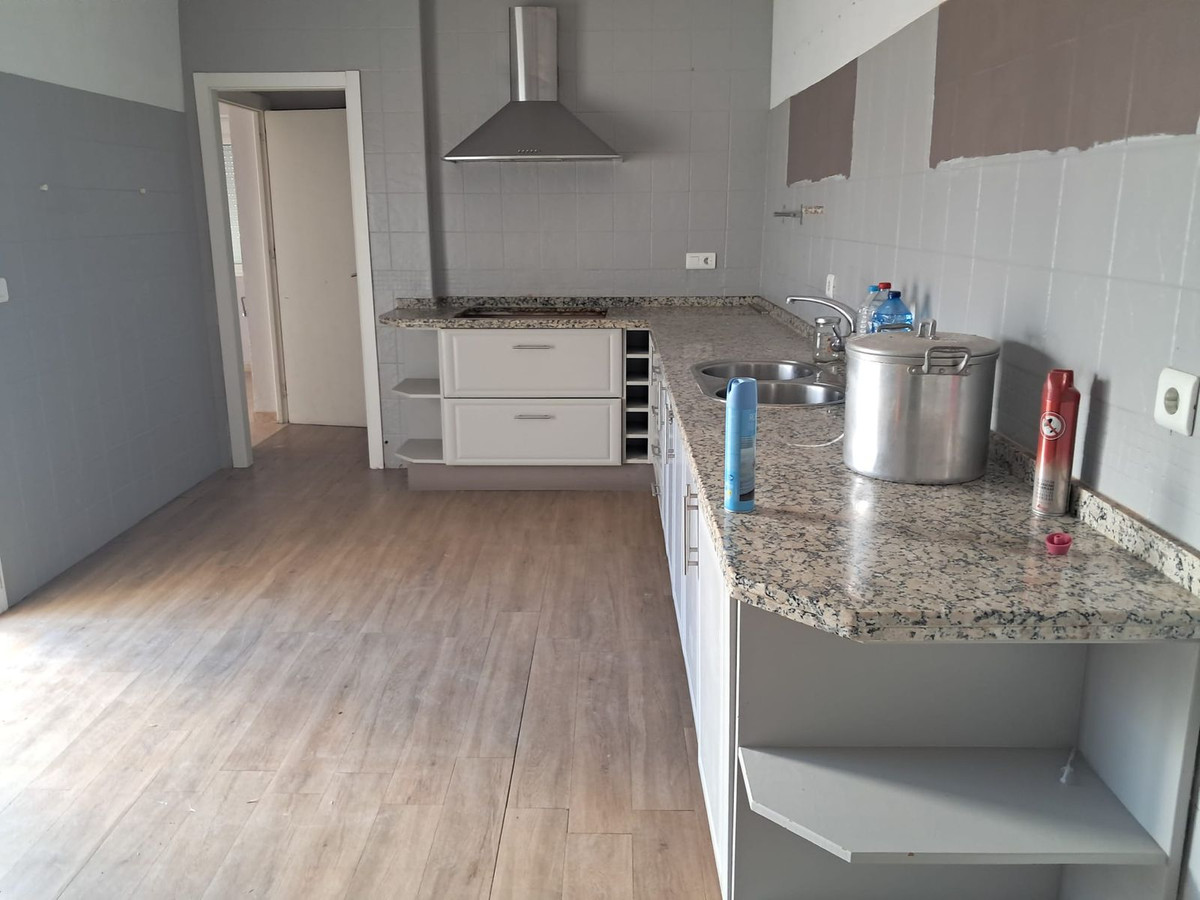 5 Bed Townhouse for sale in Estepona Costa Del Sol, Málaga, Spain