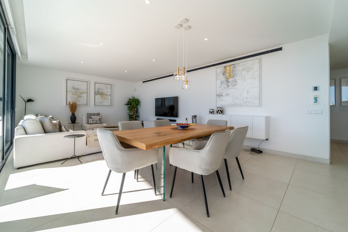 3 Bed Apartment for sale in Fuengirola Costa Del Sol, Málaga, Spain