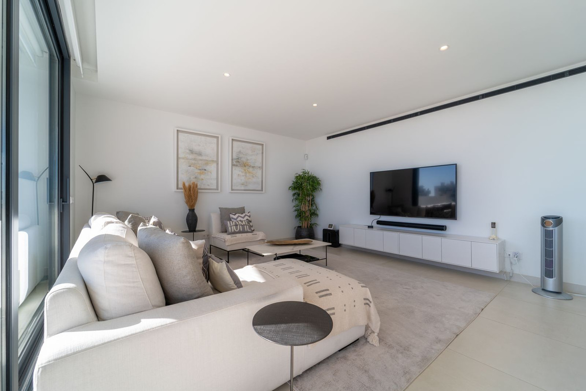 3 Bed Apartment for sale in Fuengirola Costa Del Sol, Málaga, Spain