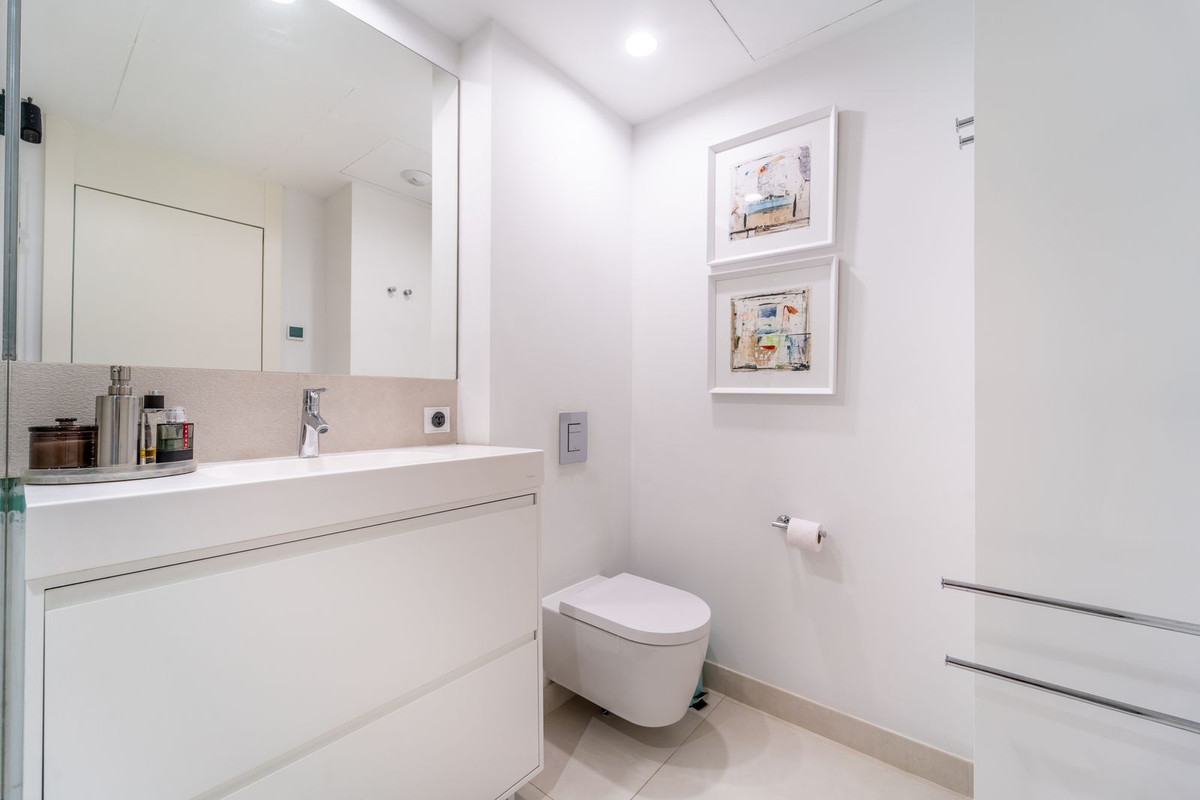 3 Bed Apartment for sale in Fuengirola Costa Del Sol, Málaga, Spain