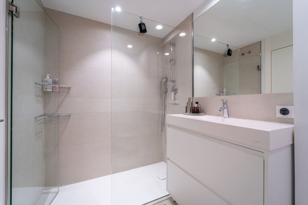 3 Bed Apartment for sale in Fuengirola Costa Del Sol, Málaga, Spain
