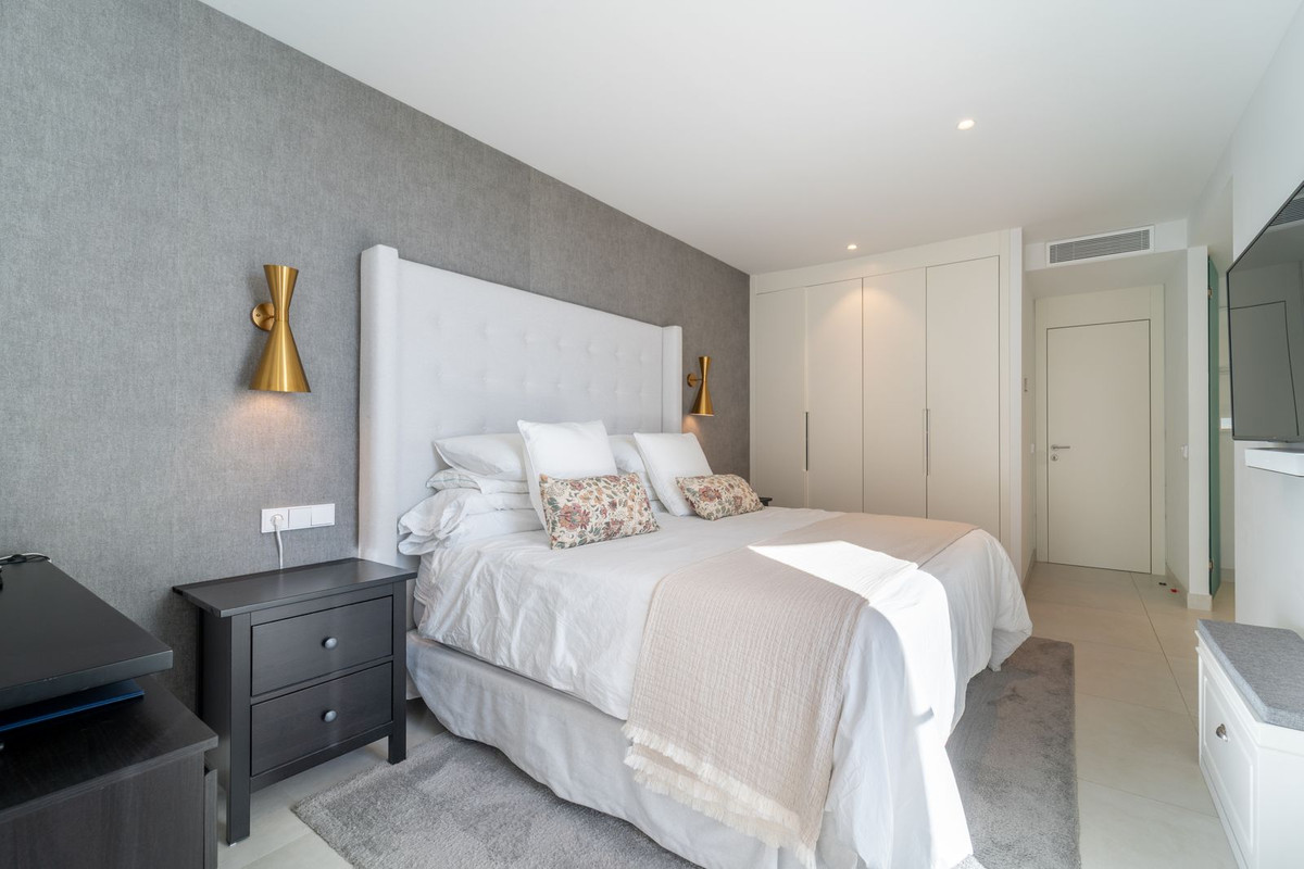 3 Bed Apartment for sale in Fuengirola Costa Del Sol, Málaga, Spain